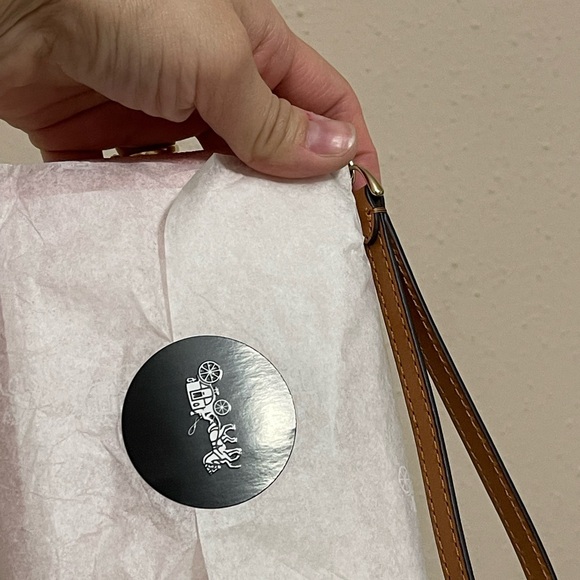 Coach Powder Pink Wristlet NWT - Picture 2 of 2